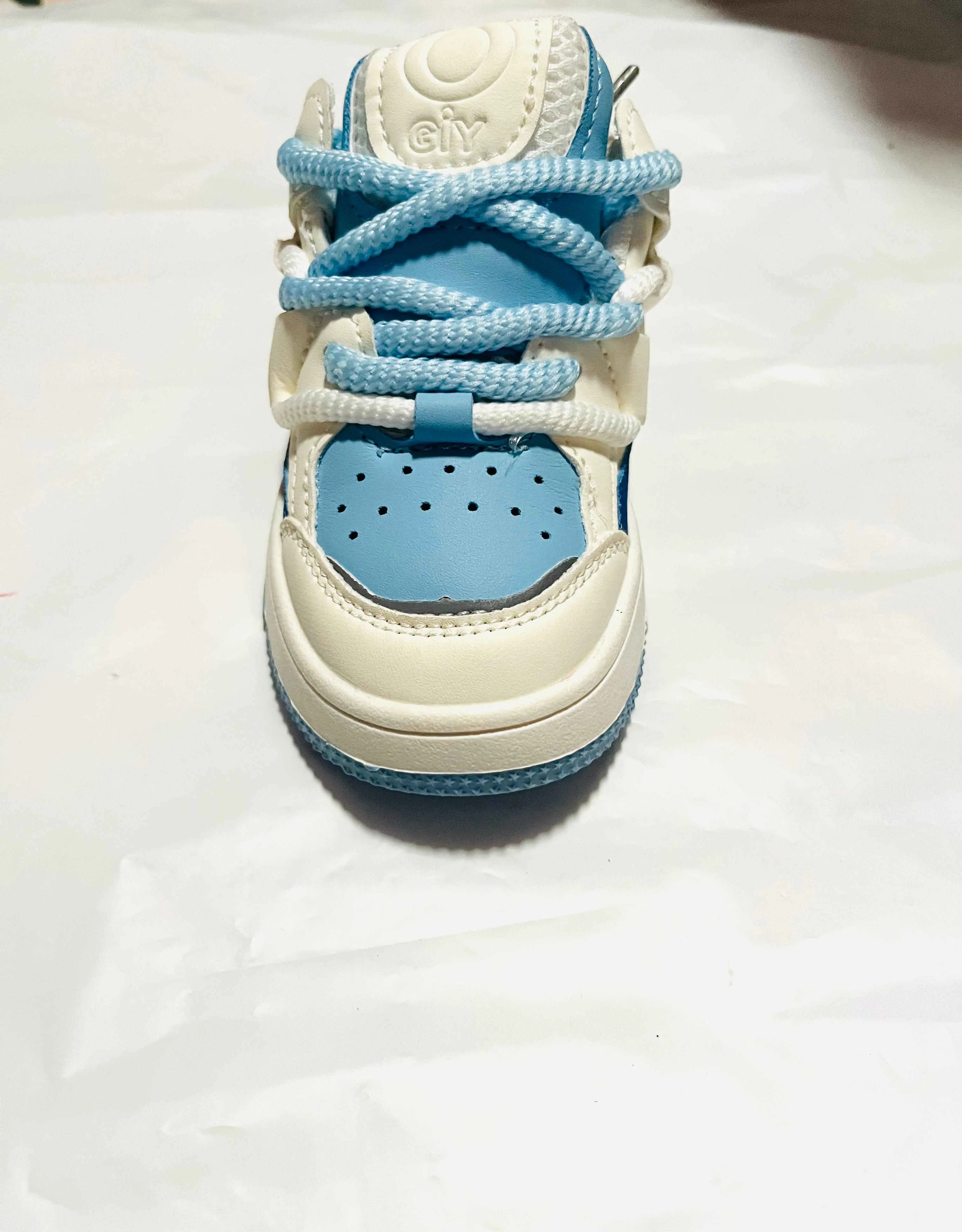 Baby blue & cream with GIY branding